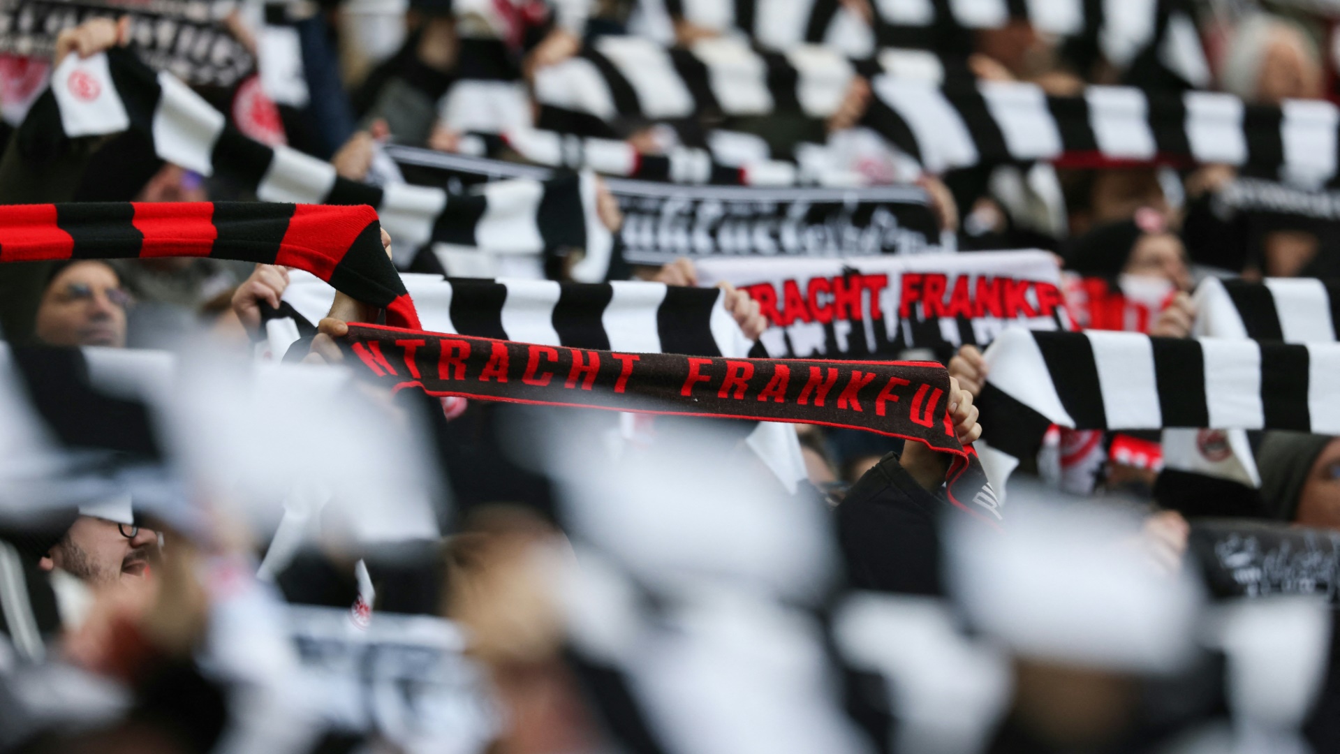 Kubet Lệnh cấm vào sân ở Napoli đối với 97 CĐV Eintracht