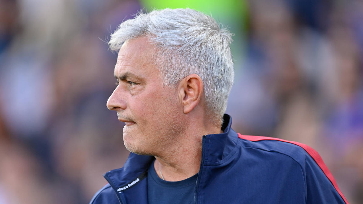 Ku Mourinho hay Sevilla? Một loạt trận cuối cùng sẽ bị xé